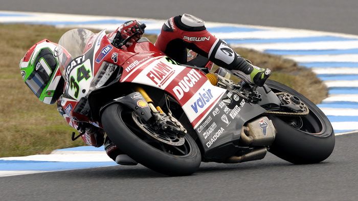 Ταχύτερος την πρώτη μέρα, ταχύτερος και τη δεύτερη ο Davide Giugliano, με το Ducati Panigale.